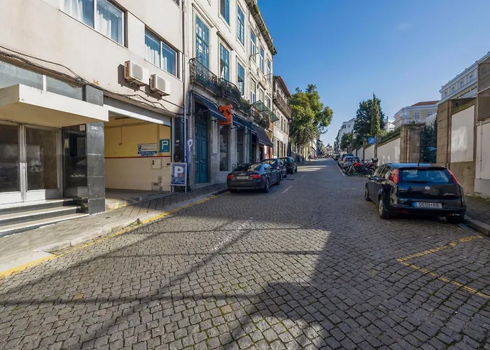 Travel & Live Bragas Porto